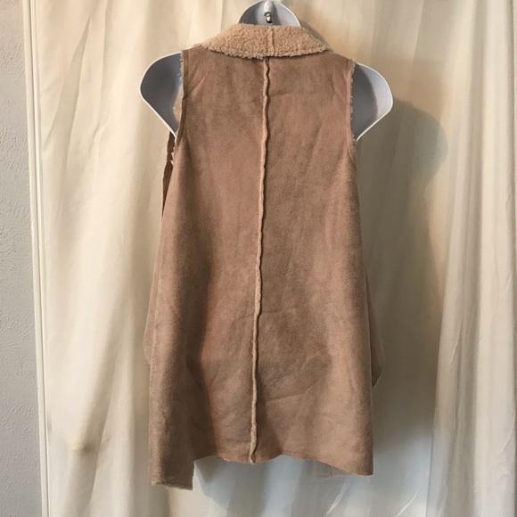 TCEC shearling vest - Picture 6 of 8